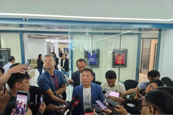 Here are some alternate title suggestions for "Operator Liga Cermati Ketat Laga-Laga Akhir Musim":

1. "Pengawasan Ketat Operator Liga pada Pertandingan-Pertandingan Penentu Musim"
2. "Operator Liga Memperketat Pemantauan Laga-Laga Krusial di Akhir Musim"
3. "Kewaspadaan Tinggi Operator Liga Terhadap Pertandingan Akhir Musim"
4. "Tingkatkan Pengawasan: Operator Liga Perhatikan Laga-Laga Penutup Musim"
5. "Operator Liga: Fokus pada Laga-Laga Penting di Akhir Musim"
6. "Menjaga Integritas Musim: Operator Liga Cermati Pertandingan Penting"
7. "Akhir Musim di Ujung Jari: Pemantauan Ketat Operator Liga"
8. "Meningkatkan Keamanan: Operator Liga Siaga di Laga-Laga Akhir Musim"

Feel free to adjust or mix and match as needed!