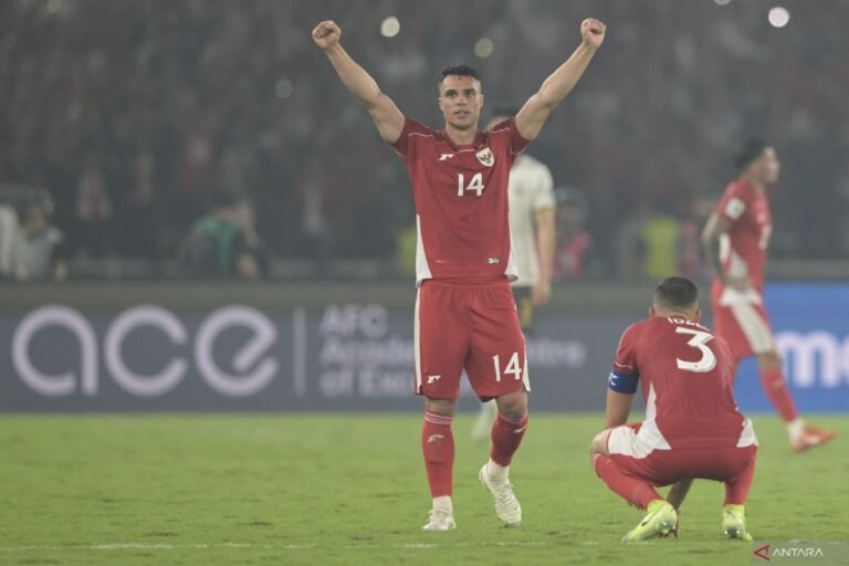 Berikut adalah beberapa alternatif judul untuk "Erick Thohir bersyukur Indonesia pastikan putaran keempat kualifikasi":

1. "Erick Thohir: Kemenangan Indonesia di Putaran Keempat Kualifikasi"
2. "Indonesia Melangkah ke Putaran Keempat Kualifikasi: Ungkapan Syukur Erick Thohir"
3. "Erick Thohir Mengapresiasi Keberhasilan Indonesia di Kualifikasi Putaran Keempat"
4. "Putaran Keempat Kualifikasi: Erick Thohir Ucapkan Terima Kasih untuk Indonesia"
5. "Syukur dan Harapan: Erick Thohir Rayakan Langkah Indonesia di Kualifikasi"
6. "Keberhasilan Indonesia di Kualifikasi: Respons Positif dari Erick Thohir"
7. "Erick Thohir: Syukur atas Lolosnya Indonesia ke Putaran Keempat Kualifikasi"

Silakan pilih atau modifikasi sesuai kebutuhan!