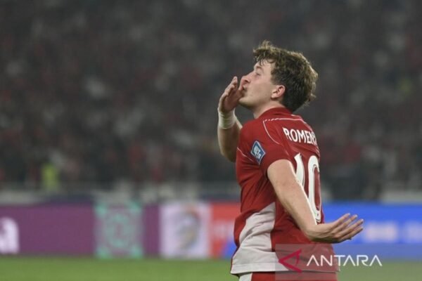 Penalti Ole Romeny Mengantarkan Indonesia Tertinggal di Babak Pertama Melawan China