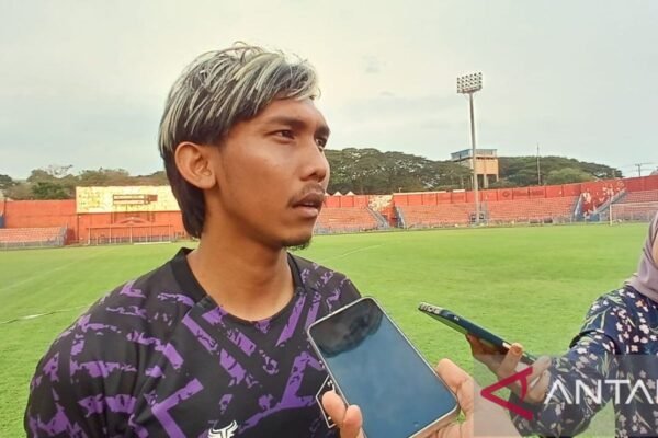 Berikut beberapa alternatif judul untuk "Yusuf Meilana Tetap Bertahan di Persik Kediri":

1. "Yusuf Meilana Memutuskan untuk Bertahan di Persik Kediri"
2. "Keputusan Yusuf Meilana: Tetap Setia Bersama Persik Kediri"
3. "Yusuf Meilana: Komitmen Tinggi di Persik Kediri"
4. "Persik Kediri dan Yusuf Meilana: Kesetiaan yang Tak tergoyahkan"
5. "Yusuf Meilana Terus Berjuang di Persik Kediri"
6. "Yusuf Meilana Pilih Tetap Bersama Persik Kediri"

Silakan pilih atau modifikasi sesuai kebutuhan!