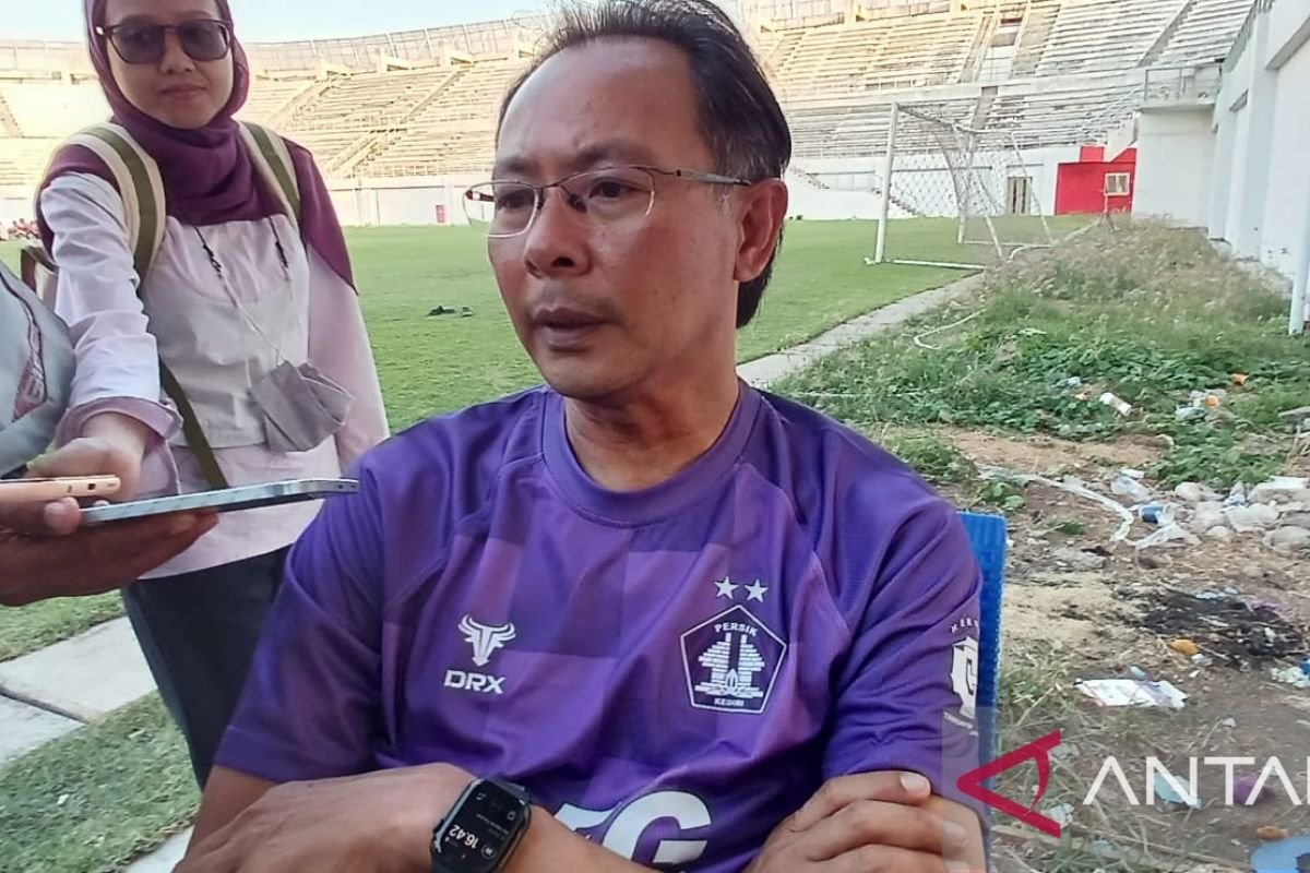 Tentu! Berikut adalah beberapa alternatif untuk judul "Manajemen Persik Sebut Persiapan Tim Makin Matang":

1. "Manajemen Persik: Persiapan Tim Semakin Matang"
2. "Persiapan Tim Persik Kian Matang, Kata Manajemen"
3. "Manajemen Persik: Tim Siap dengan Persiapan yang Matang"
4. "Ketua Manajemen Persik Ungkapkematangan Persiapan Tim"
5. "Manajemen Persik: Optimalisasi Persiapan Tim Sukses"
6. "Persiapan Tim Persik Semakin Solid, Menurut Manajemen"
7. "Kesiapan Tim Persik Meningkat, Poin Penting dari Manajemen"
8. "Manajemen Persik Yakinkan Persiapan Tim Kian Matang"

Silakan pilih yang sesuai dengan kebutuhan Anda!