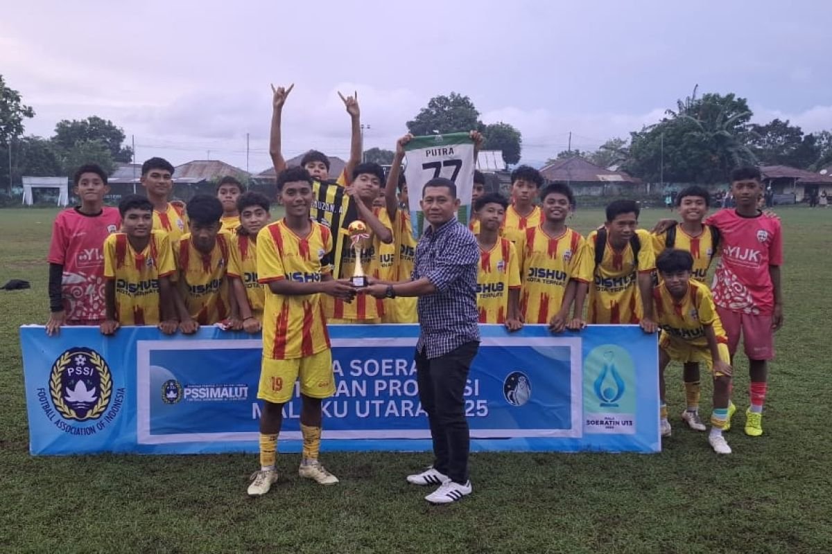 Here are some alternate title suggestions for "IMTF Wakili Malut di Piala Soeratin U-15 Seri Nasional":

1. "IMTF Mewakili Malut di Piala Soeratin U-15 Tingkat Nasional"
2. "Perjalanan IMTF Sebagai Wakil Malut di Piala Soeratin U-15"
3. "IMTF: Perwakilan Malut di Piala Soeratin U-15 Nasional"
4. "Malut di Panggung Nasional: IMTF Ikuti Piala Soeratin U-15"
5. "IMTF: Ambisi Malut di Piala Soeratin U-15 Seri Nasional"
6. "Melangkah ke Nasional: IMTF Wakili Malut di Piala Soeratin U-15"
7. "IMTF dan Strategi Malut di Piala Soeratin U-15 Tingkat Nasional"
8. "Wakil Malut: IMTF Bersiap Tampil di Piala Soeratin U-15"
9. "Kesempatan Emas: IMTF Bawa Nama Malut ke Piala Soeratin U-15"
10. "IMTF: Pembawa Harapan Malut di Piala Soeratin U-15 Nasional"

Feel free to mix and match elements from these suggestions to create the perfect title!