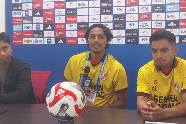 Pelatih Semen Padang Menyesalkan Kegagalan Tipis Melawan Malut United