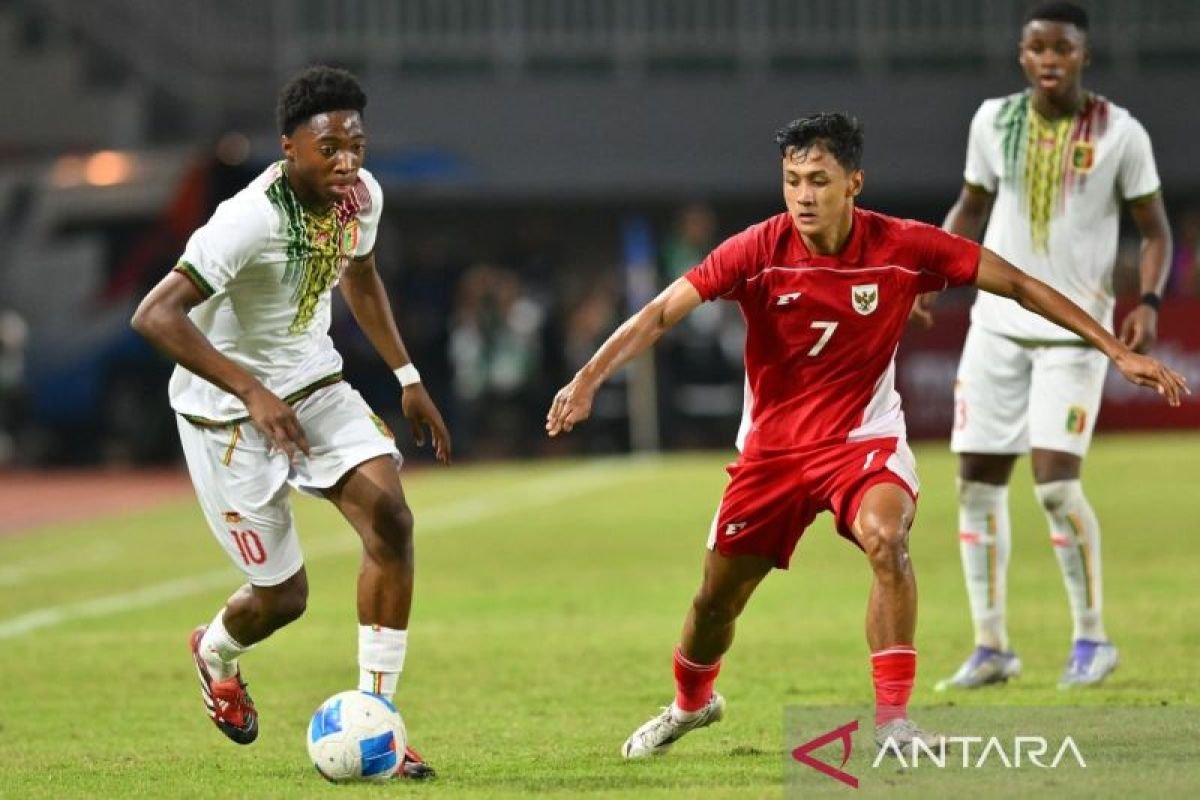 Indra Sjafri: "Kami Tidak Ingin Disejajarkan dengan Tim Gerald Vanenburg